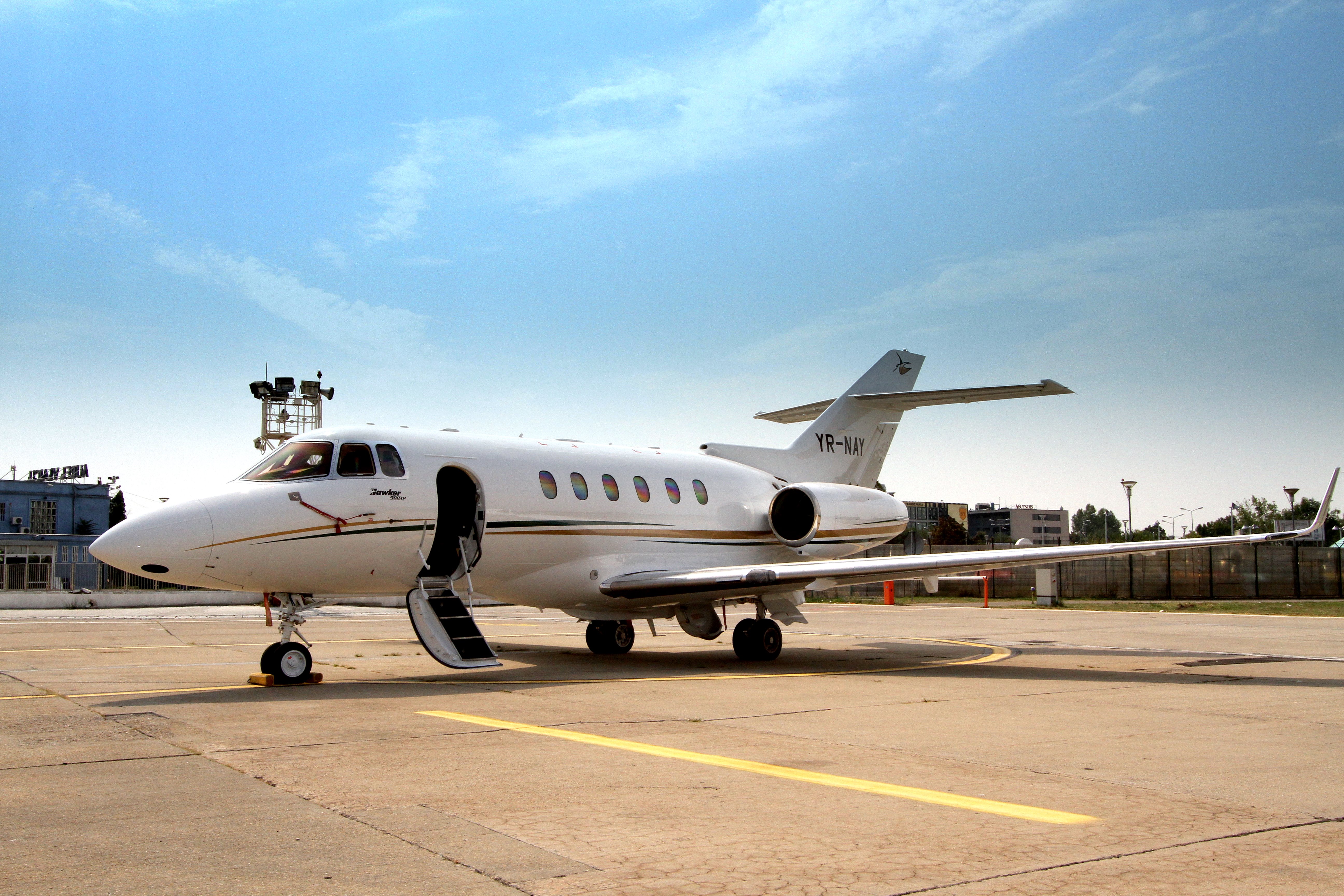 Транспорт 50. Hawker 900xp. Hawker 900. Хокер 900 хр. Raytheon Hawker 900xp.